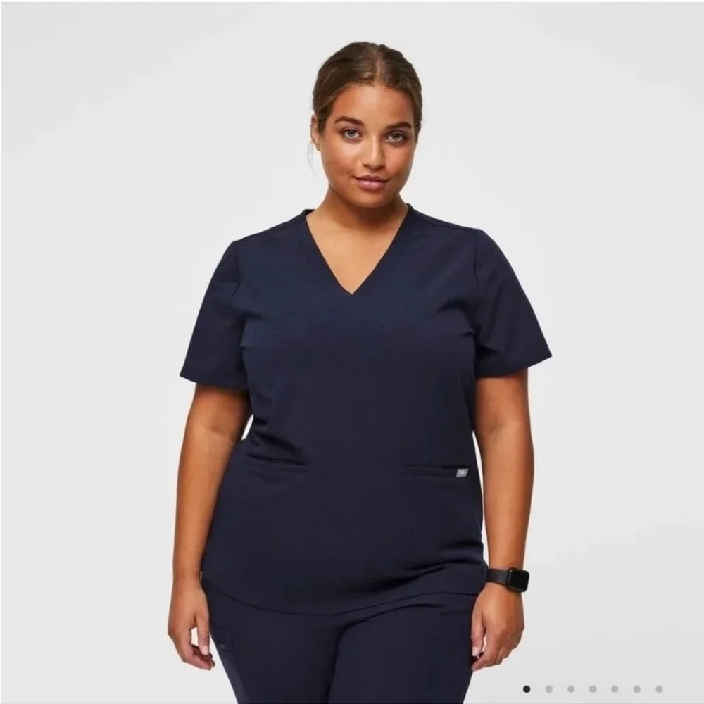 Figs Technical Collection Navy 2 Pocket Top Sz XL - Picture 2 of 8